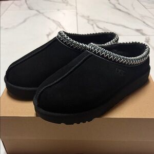 UGG Black Suede Slip-On Shoes Women's 9 Brand New